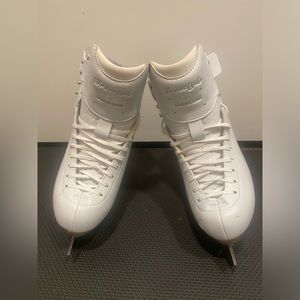 Jackson Freestyle figure skates size 6W